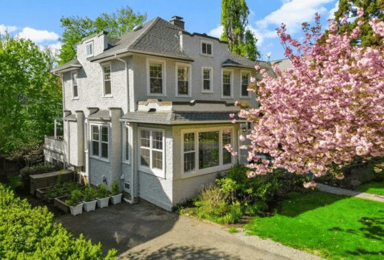 70379C1785254941647 4 Locust Avenue