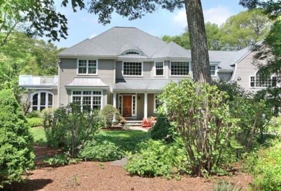 8298C1542299521000 11 Stratford Way