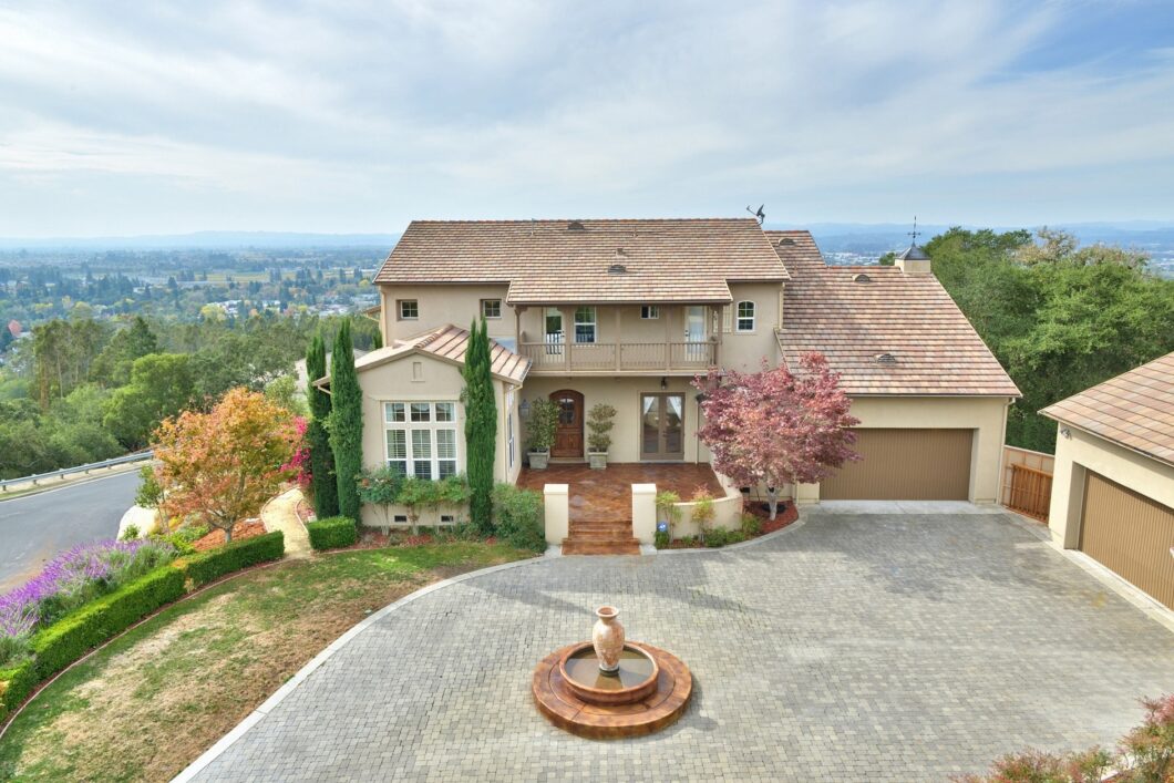 9159C1540501210453 825 Montebello Dr.