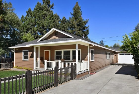 9159C1540841662164 718 Center St.