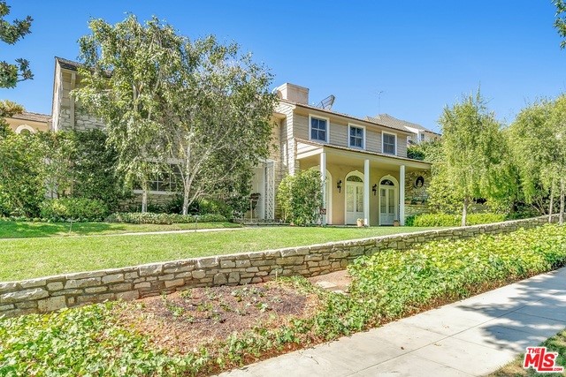 9422C1633987930780 555 Warner Avenue