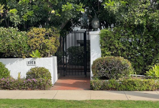 9422C1637178316595 516 N. Beverly Drive