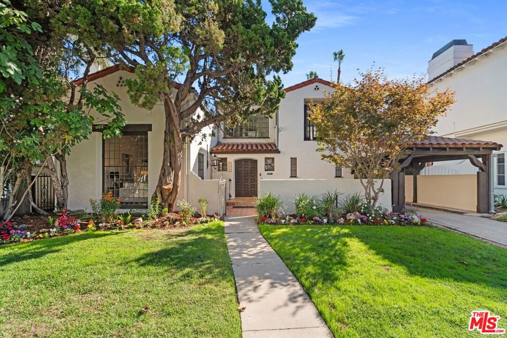 9422C1735939954326 244 S. Rodeo Drive