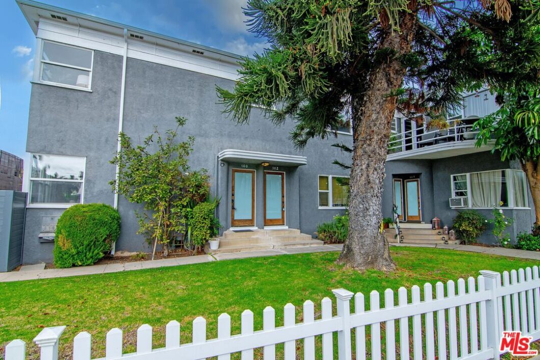 9422C1736898431134 100 N. Kings Road