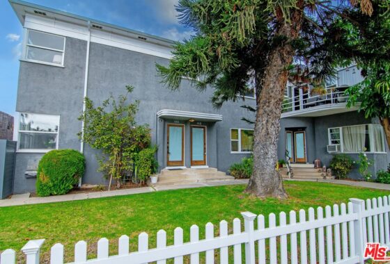 9422C1736898431134 100 N. Kings Road
