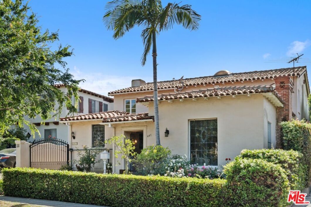 9422C1757018635676 447 El Camino Drive