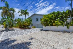 9633C1662749879628 1163 E Caribbean Dr