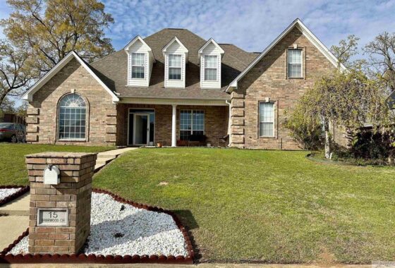 39607C1683813426108 15 Briarwood Cir.