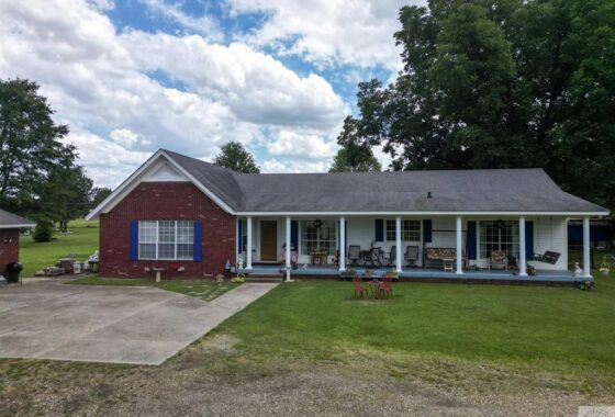 39607C1727553874623 2525 Shady Pines