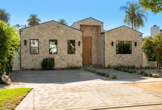 68723C1785361869450 4641 Vesper Avenue